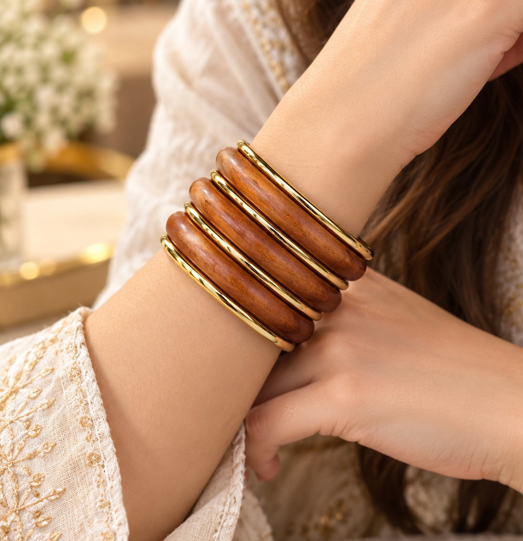 Set of 7 pcs wooden and gold-tone metallic bangles