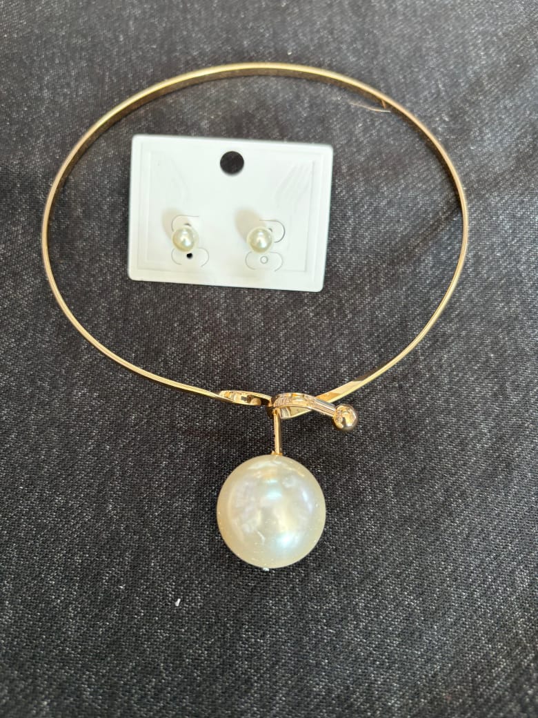 Trendy choker necklace with earring combo set 🌸