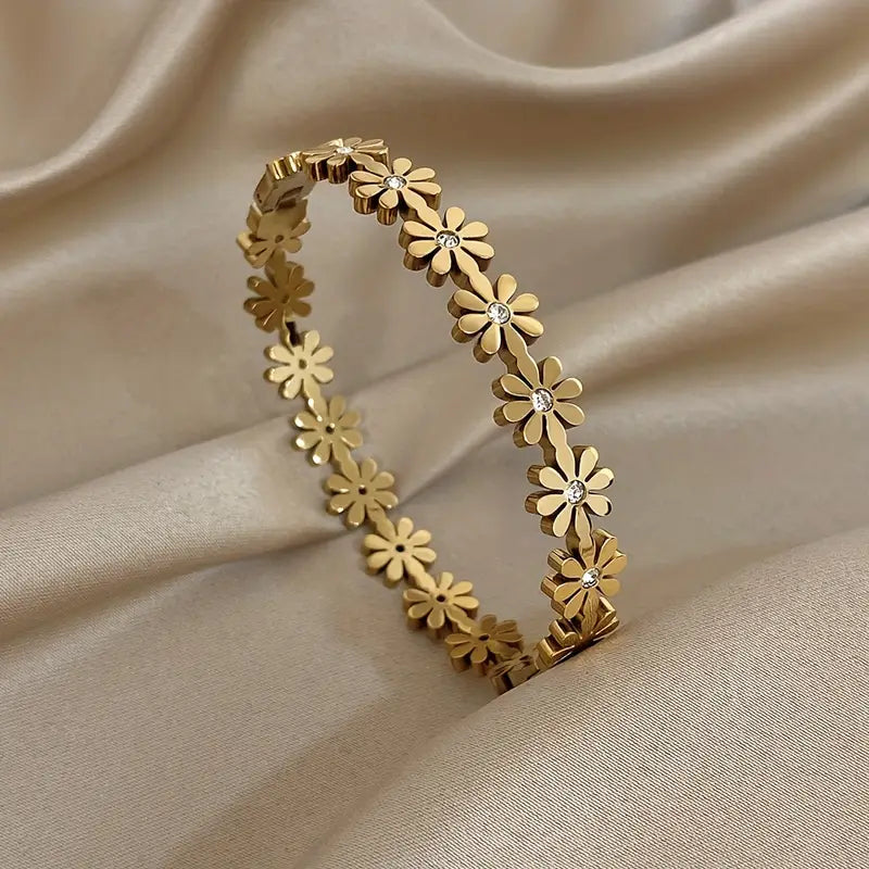 Stainless steel daisy flower bracelet regular size