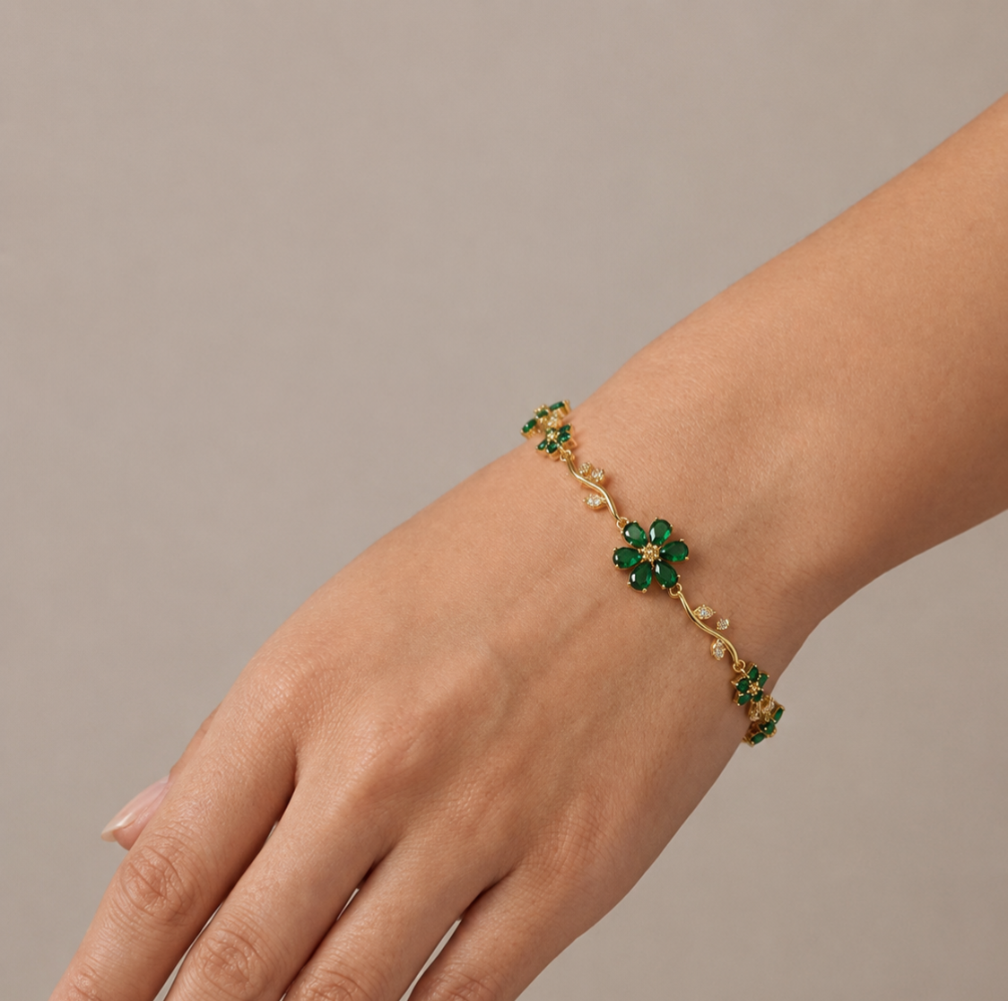 Kiyu Ziyu Gold Plated Floral Charm Bracelet