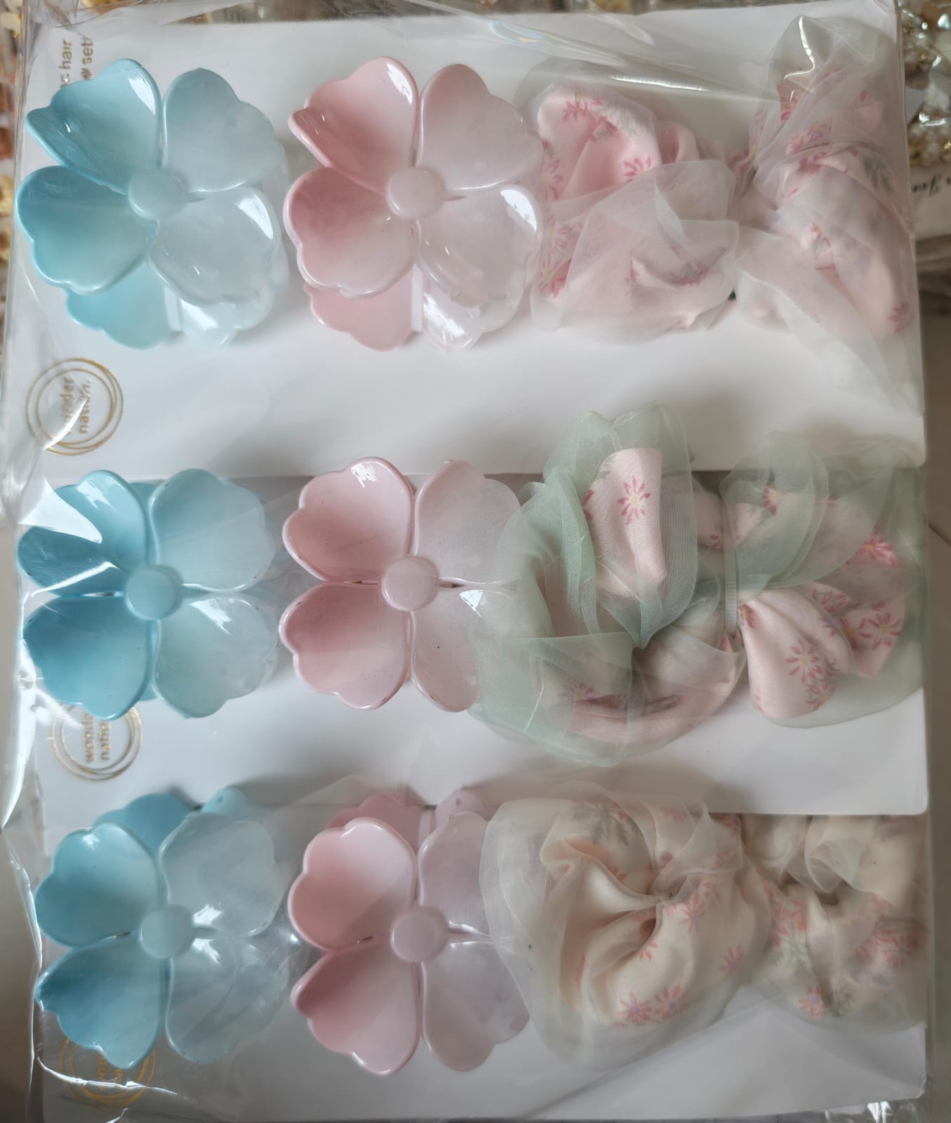 Set of 9 pcs  hair clutcher and scrunchie ( random scrunchie colour)