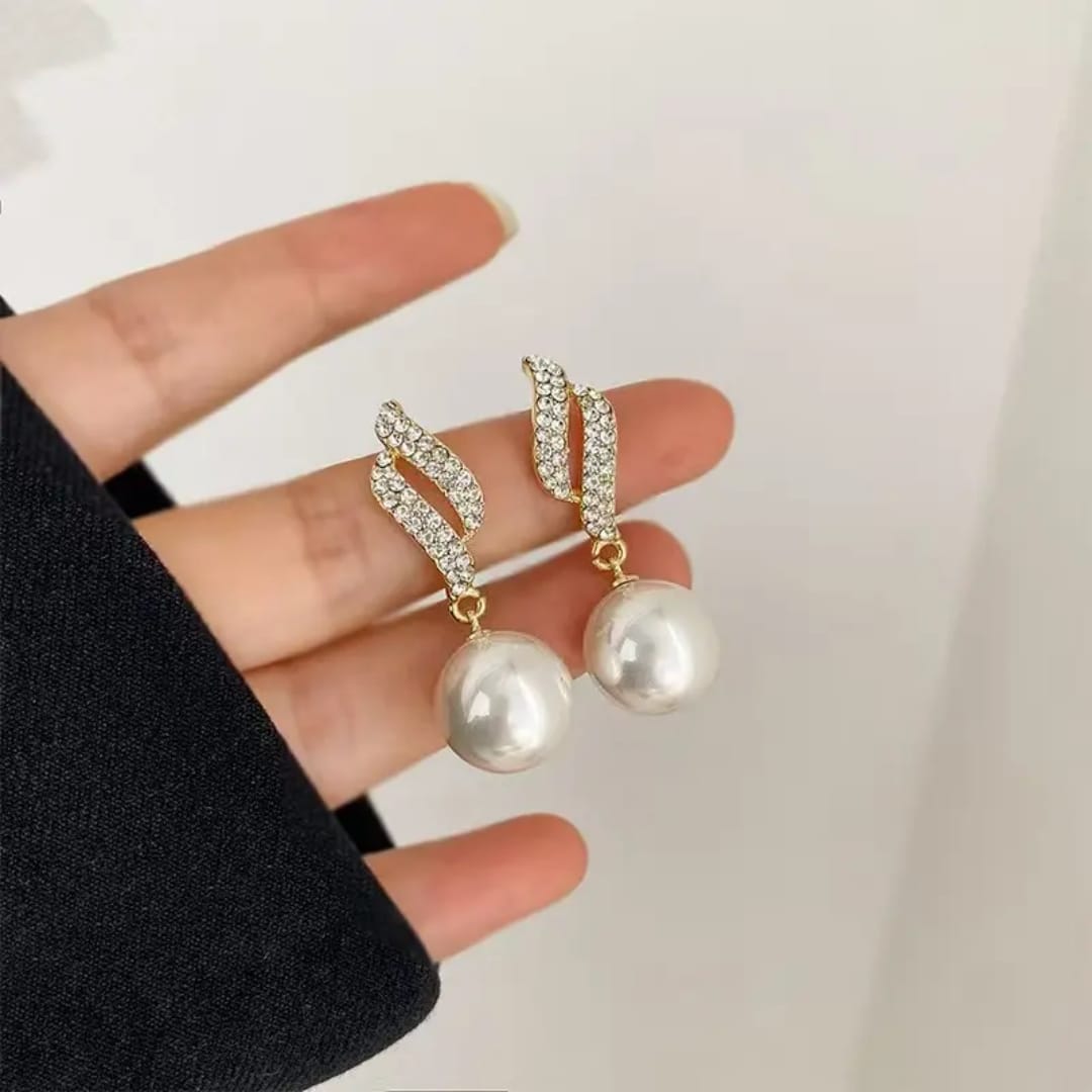 Korean hanging pearl earrings