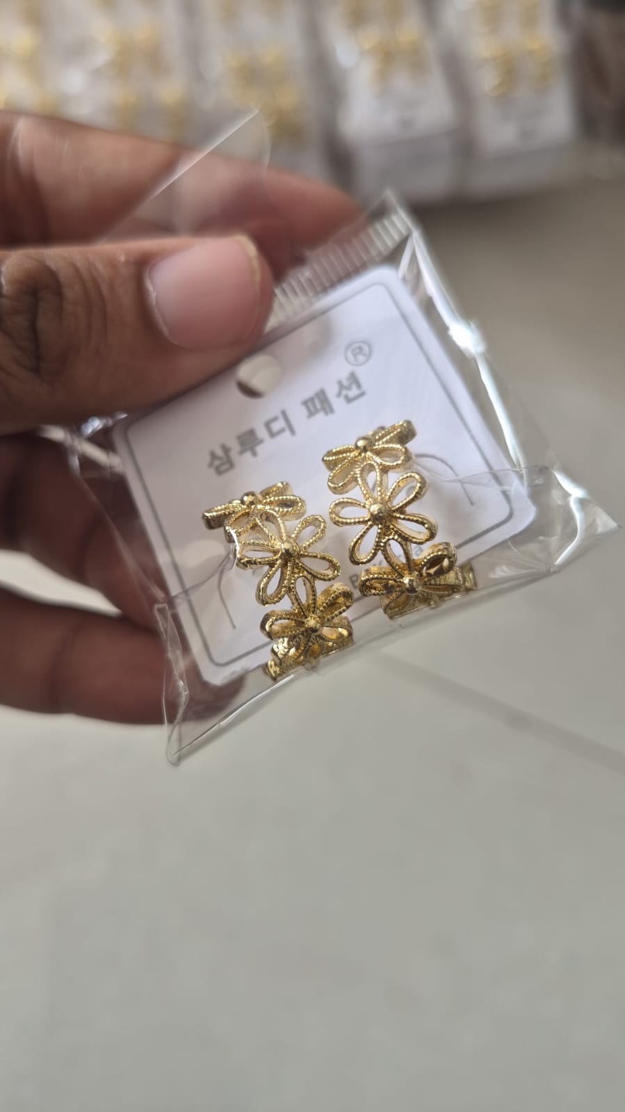 gold-toned floral Korean hoop earrings
