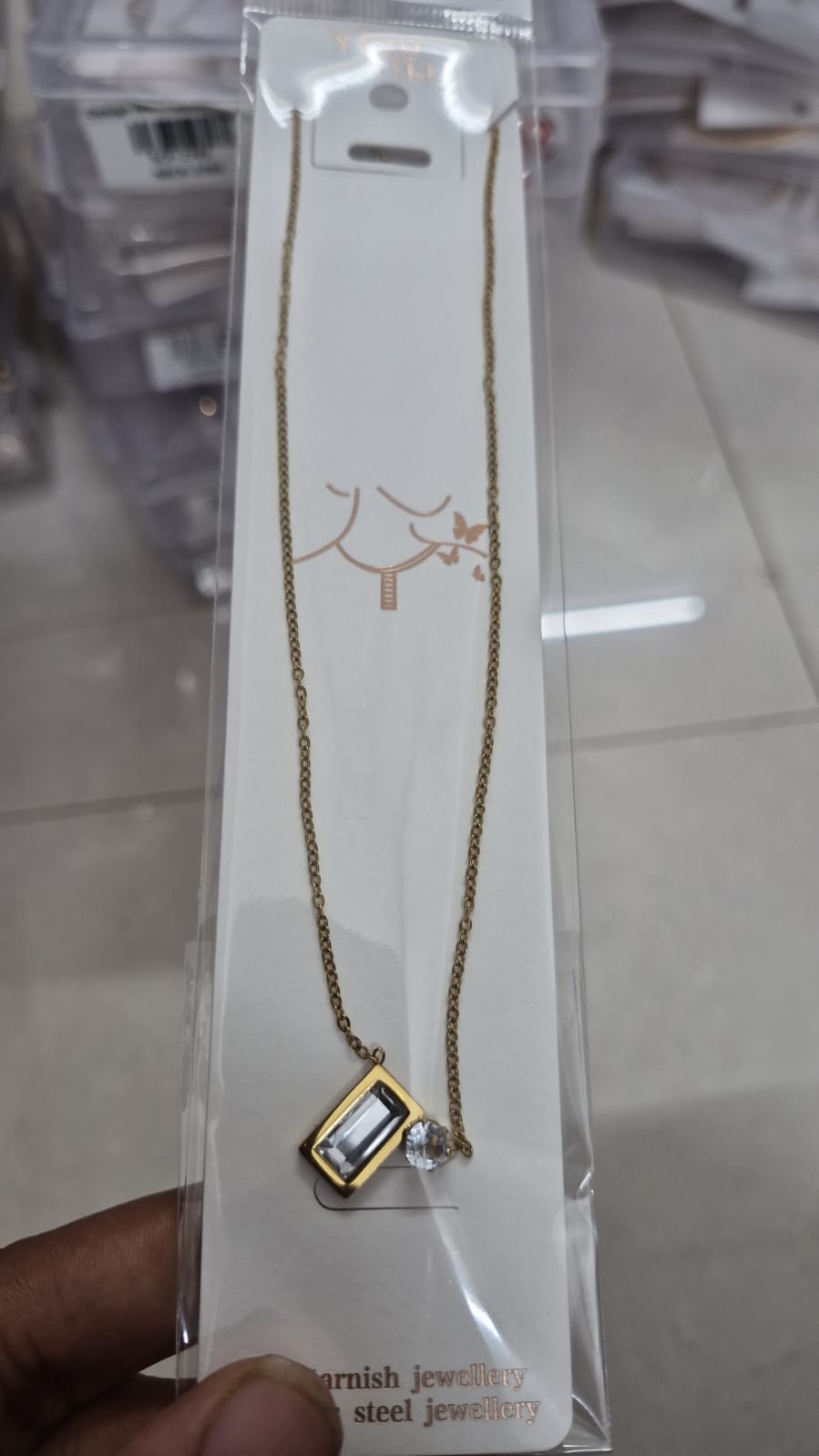 Anti tarnished viral crystal necklace