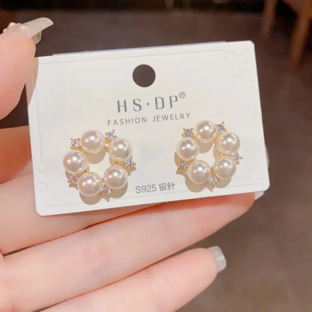 Pearl and diamond round shape