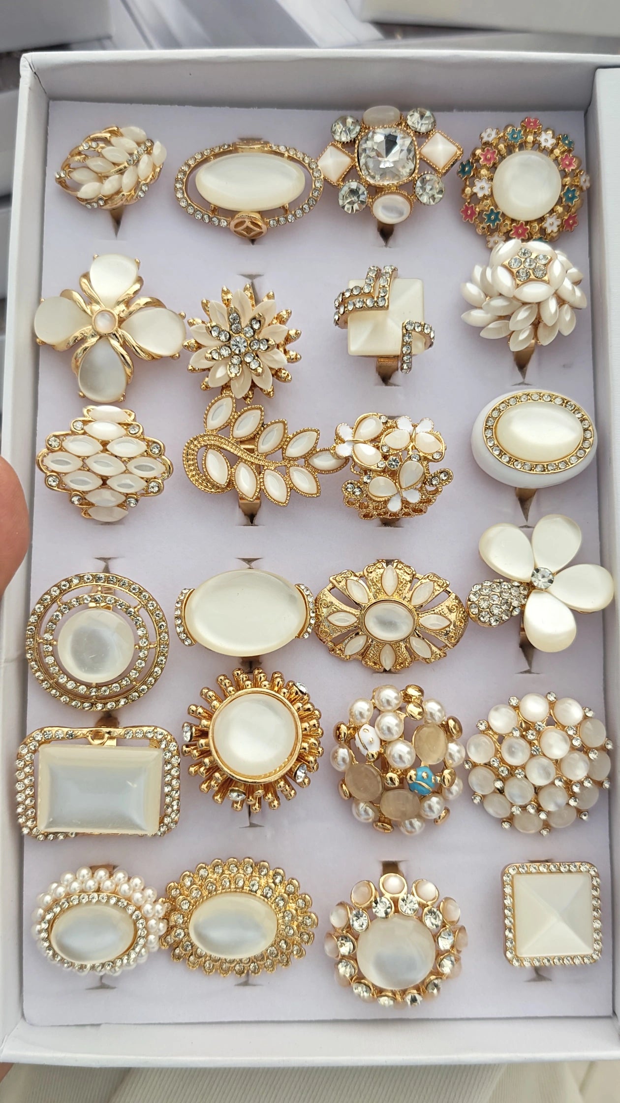 Set of 24 pcs
Monalisa pearls Adjustable rings