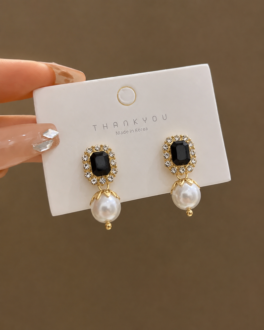 pearls drop earrings featuring a black center stone