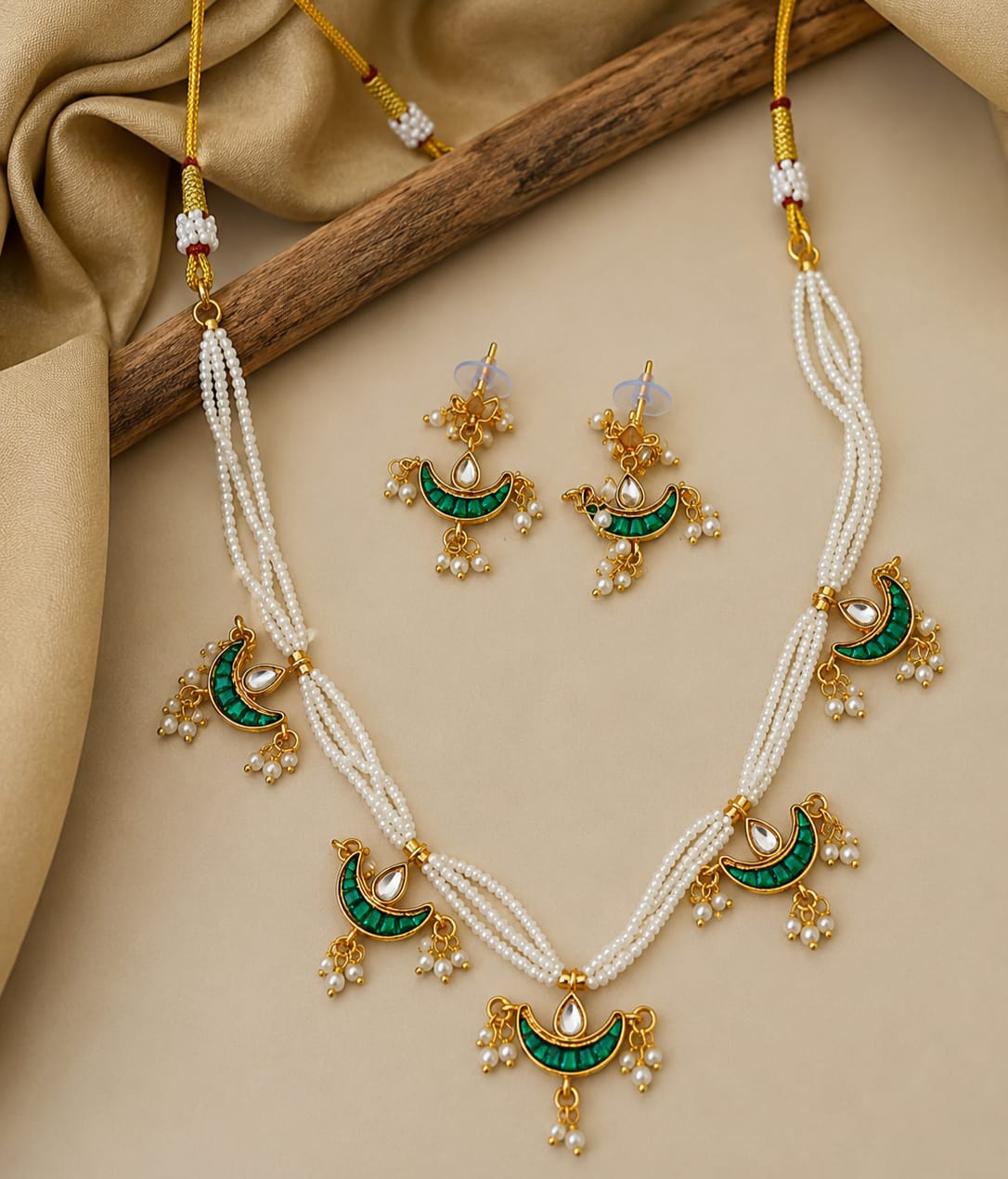 Traditional necklace with earrings set