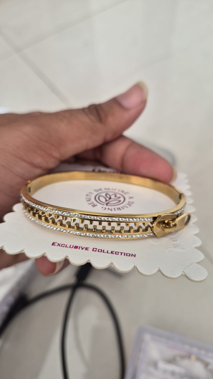 Anti tarnished mini zipper pull detail with diamond bracelet regular size