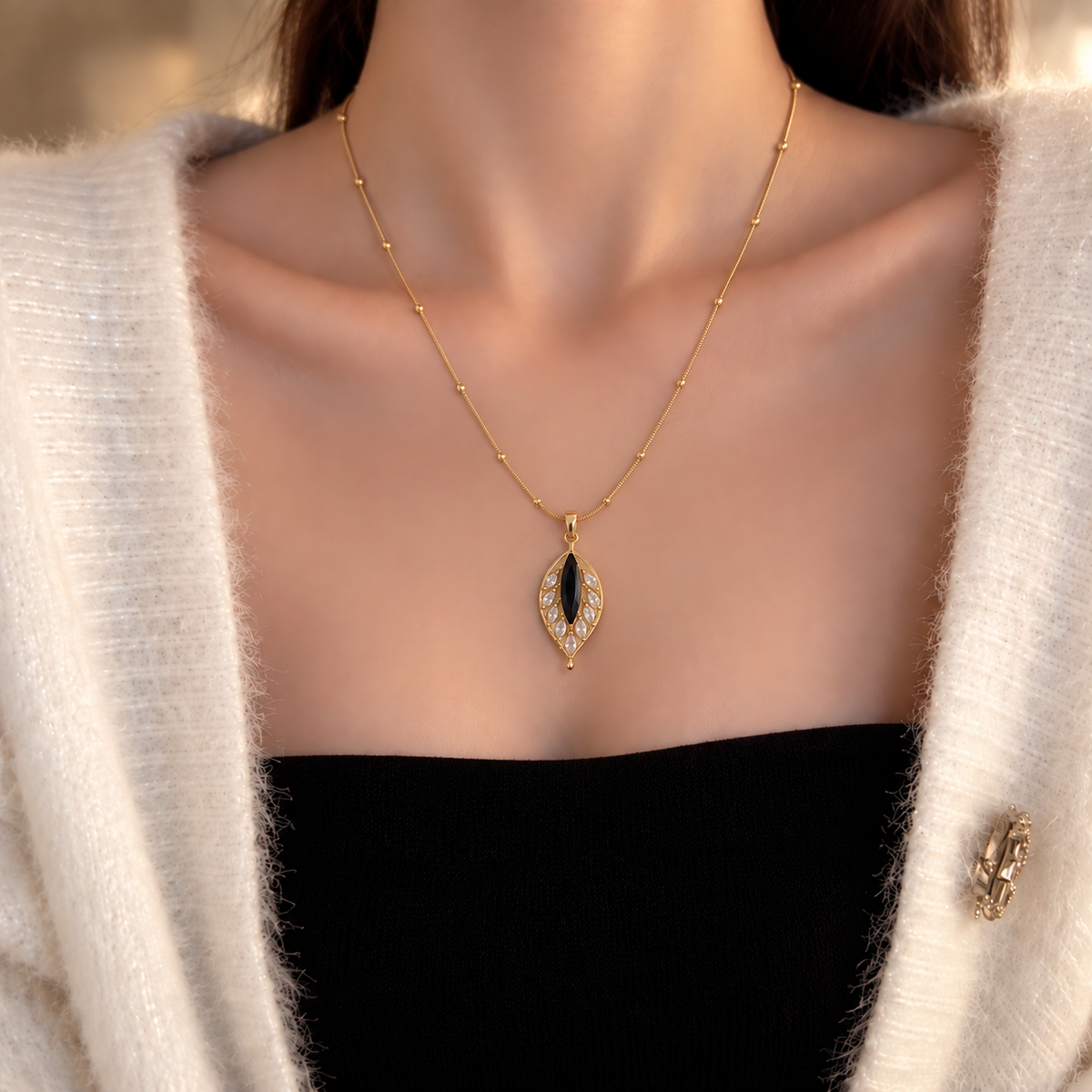 Anti tarnished leaf-shaped with cubic zirconia necklace