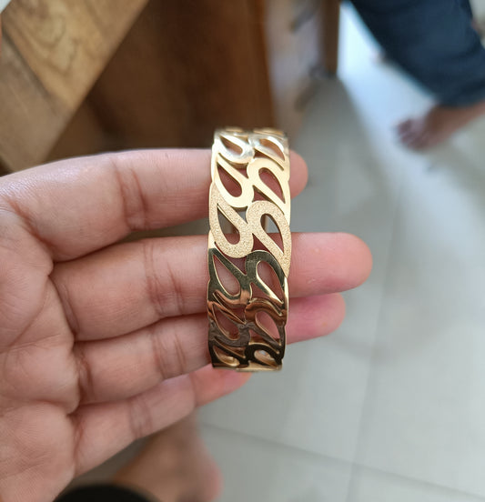 Anti-Tarnish Leaf Pattern Designer Kada