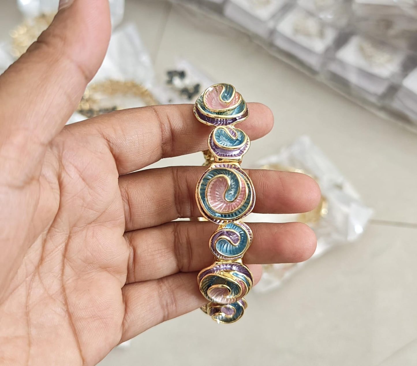 Stretchable enamel swirled bracelet regular size
