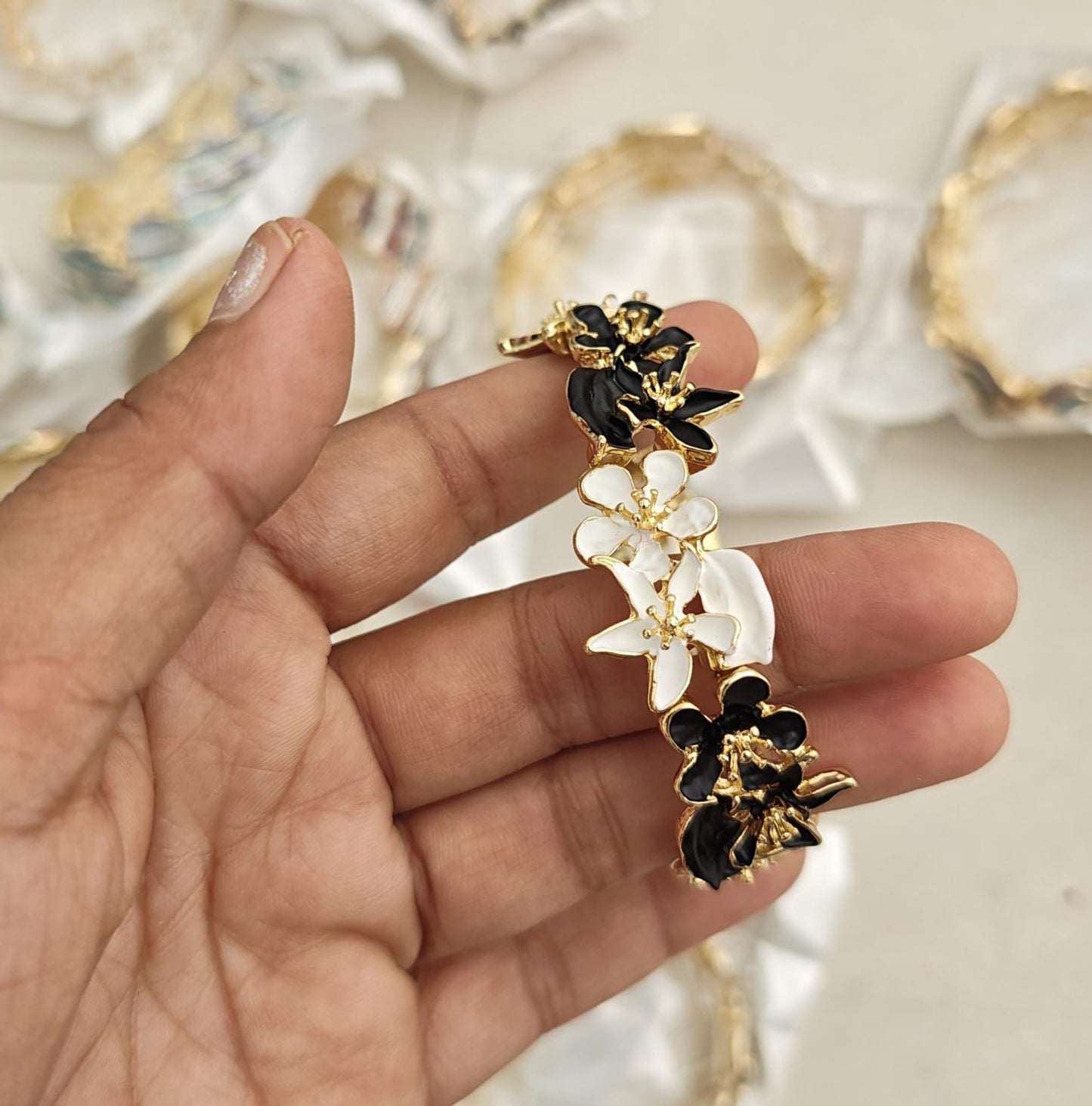 Stretchable enamel floral bracelet regular size