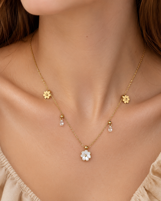 Anti tarnish flower neckless