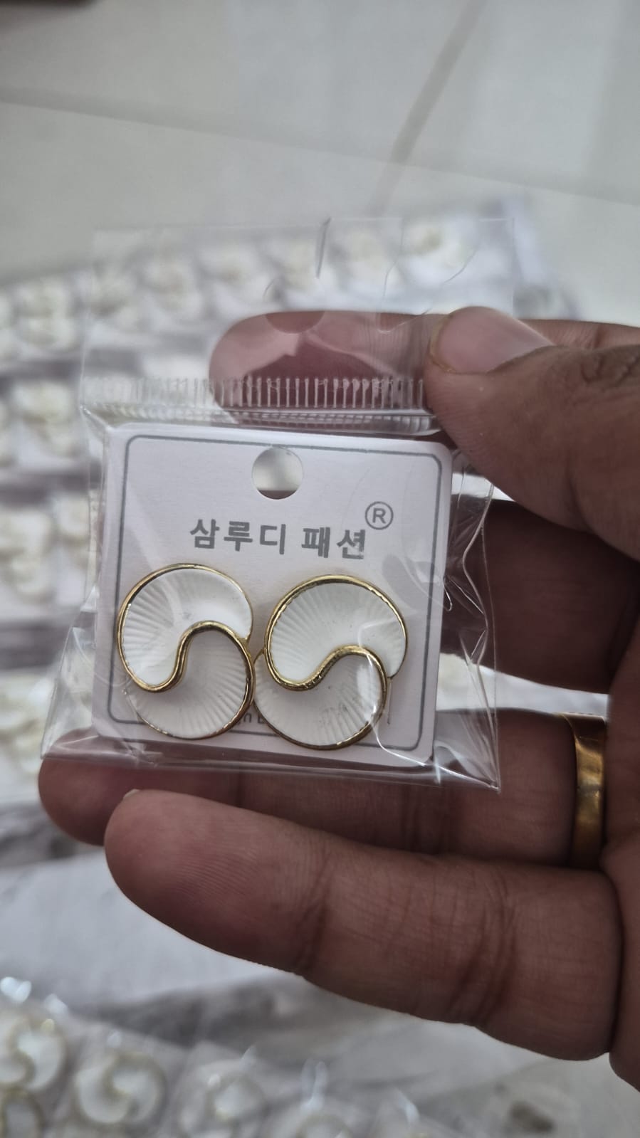 Korean Shell Stud white Earrings